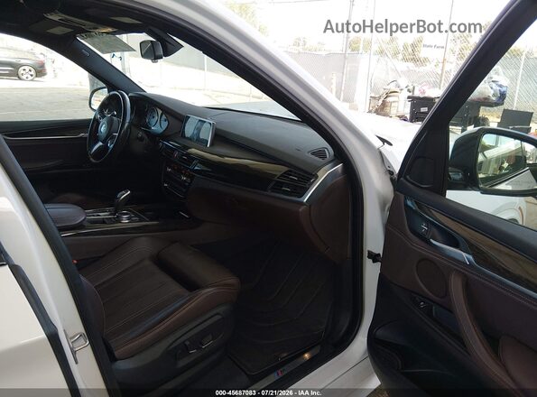 5UXKR2C36H0W43589 2017 BMW X5 Белый Вид салона спереди