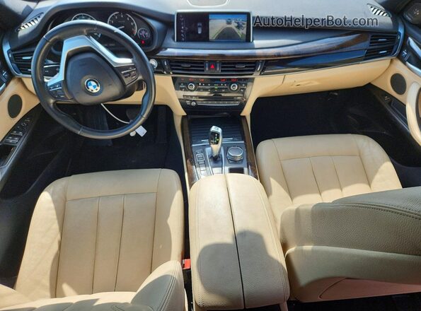 5UXKR2C37H0X06246 2017 BMW X5 Silver Widok deski rozdzielczej