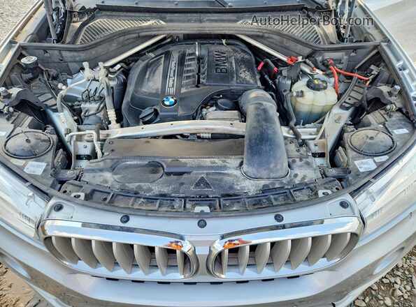 5UXKR2C37H0X07087 2017 BMW X5 Silver Vista del compartimento del motor