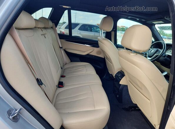 5UXKR2C37H0X07087 2017 BMW X5 Silver Vista interior trasera