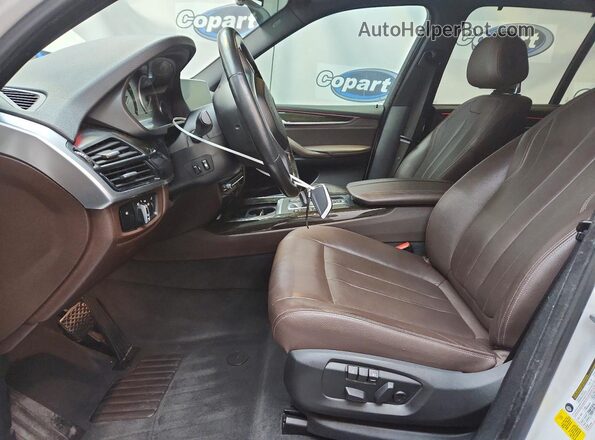 5UXKR2C39H0X04885 2017 BMW X5 White Vista interior delantera