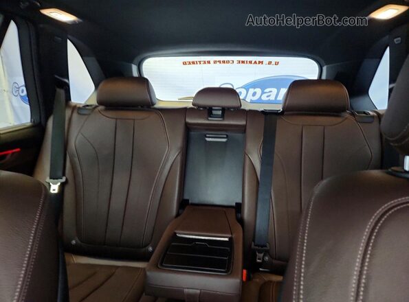 5UXKR2C39H0X04885 2017 BMW X5 White Vista de los asientos traseros