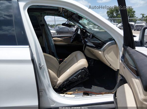 5UXKR2C50G0R71770 2016 BMW X5 White Front interior view