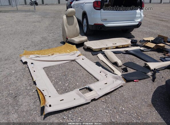5UXKR2C50G0R71770 2016 BMW X5 White Rear interior view