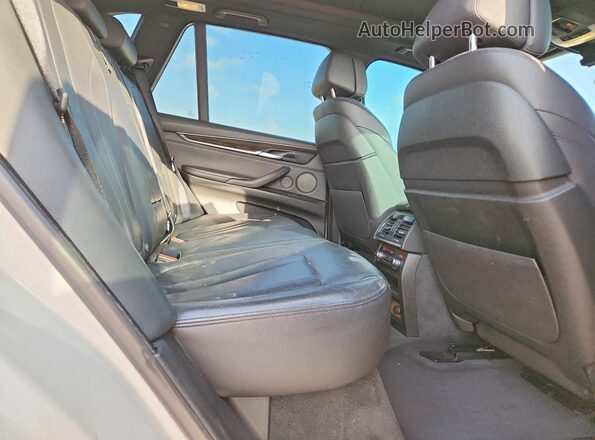 5UXKR2C54H0U20744 2017 BMW X5 White Вид задньої частини салону