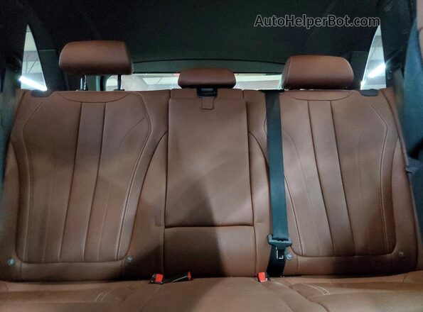 5UXKR2C54J0X09984 2018 BMW X5 Синий Вид задних сидений