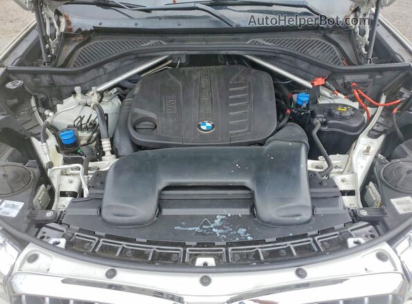 5UXKS4C56J0Z89813 2018 BMW X5 White Engine compartment view