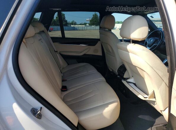 5UXKT0C30H0V97909 2017 BMW X5 Белый Вид задней части салона