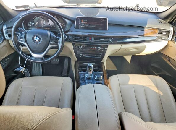 5UXKT0C30H0V97909 2017 BMW X5 Белый Вид панели приборов