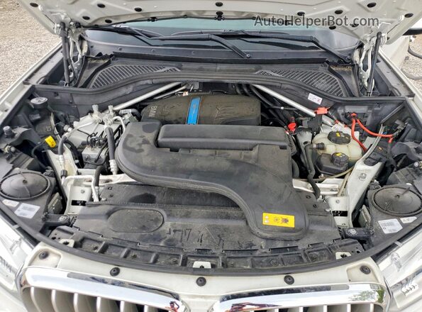 5UXKT0C33H0S80917 2017 BMW X5 White Engine compartment view