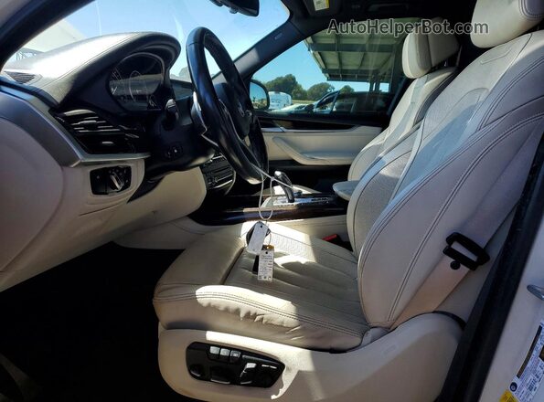 5UXKT0C52J0V99524 2018 BMW X5 White Вид салону спереду