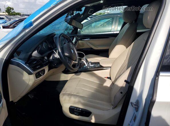 5UXKT0C54J0W02634 2018 BMW X5 White წინა სალონის ხედი