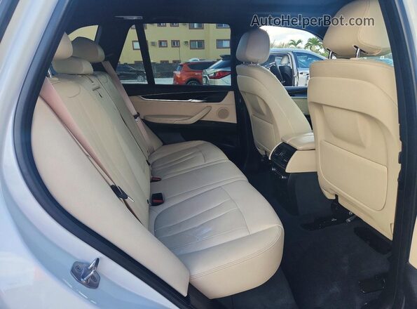 5UXKT0C54J0W02634 2018 BMW X5 White უკანა სავარძლების ხედი
