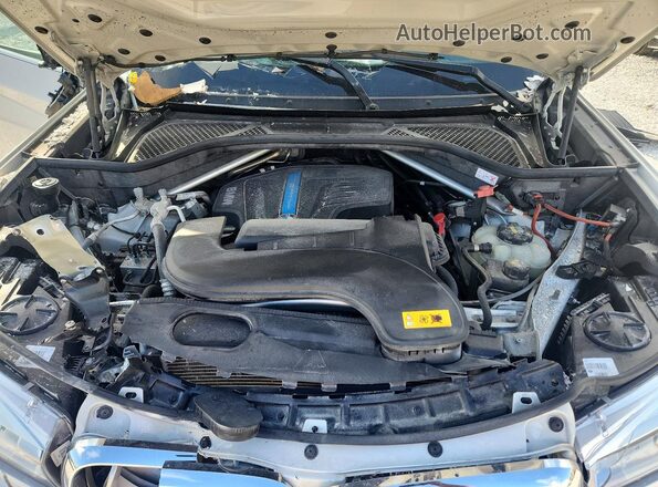 5UXKT0C54J0W02634 2018 BMW X5 White უკანა სალონის ხედი