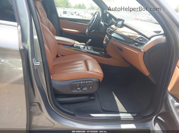 5UXKT0C55J0W04005 2018 BMW X5 Gray Widok wnętrza z przodu