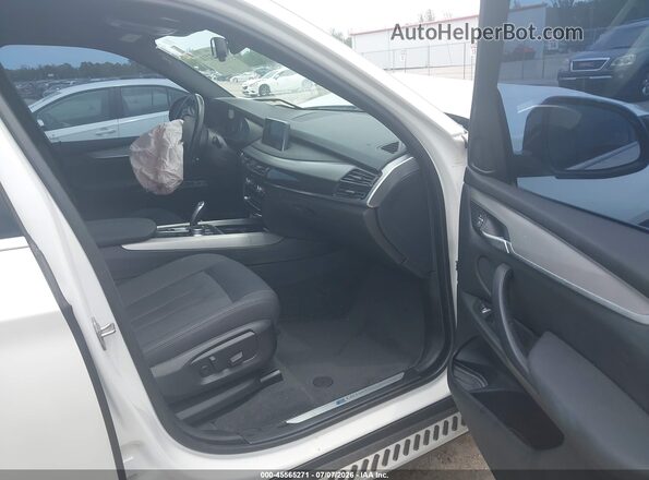 5UXKT0C58J0W03768 2018 BMW X5 White Widok wnętrza z przodu