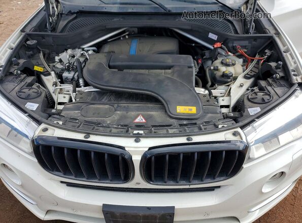 5UXKT0C59G0S75382 2016 BMW X5 White Vista del compartimento del motor