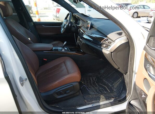 5UXKT0C59J0V99424 2018 BMW X5 Белый Вид салона спереди