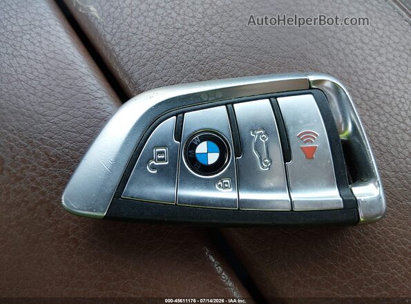 5UXKT0C59J0V99424 2018 BMW X5 Белый Вид панели приборов