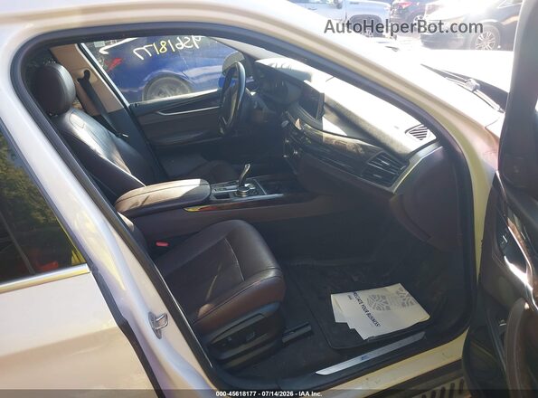 5UXKT0C5XG0S75973 2016 BMW X5 White Vista interior delantera