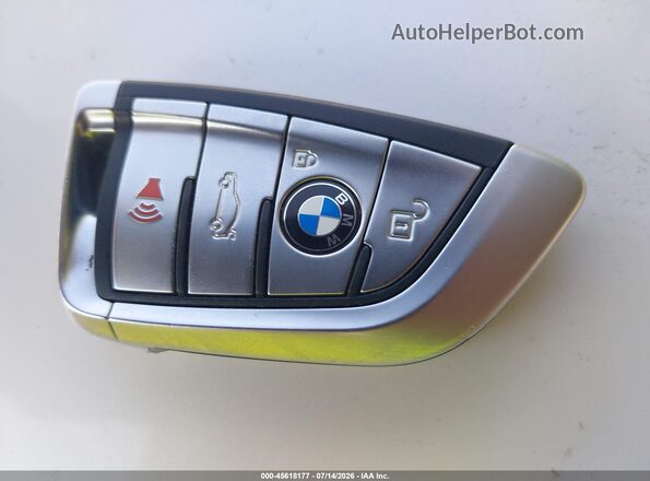 5UXKT0C5XG0S75973 2016 BMW X5 White Vista del salpicadero