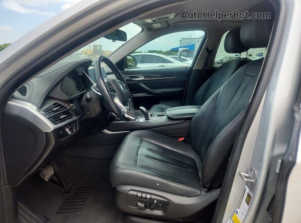 5UXKU0C53G0F92607 2016 BMW X6 Gray Front interior view