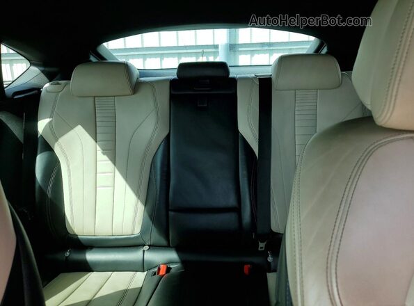 5UXKU2C33H0X46953 2017 BMW X6 Red Vista de los asientos traseros