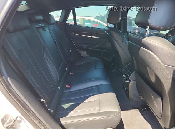5UXKU2C38H0X47211 2017 BMW X6 White Вид задніх сидінь