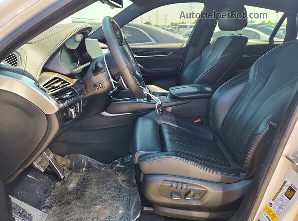5UXKU2C38H0X47211 2017 BMW X6 White Вид салону спереду