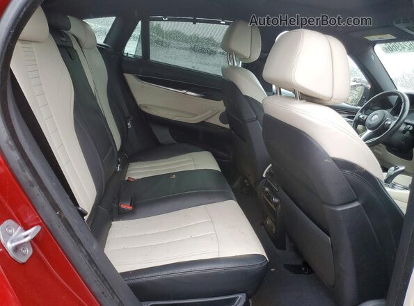 5UXKU2C3XH0X47033 2017 BMW X6 Red Вид задньої частини салону