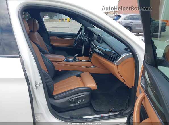 5UXKU2C51G0N82649 2016 BMW X6 White Вид салону спереду