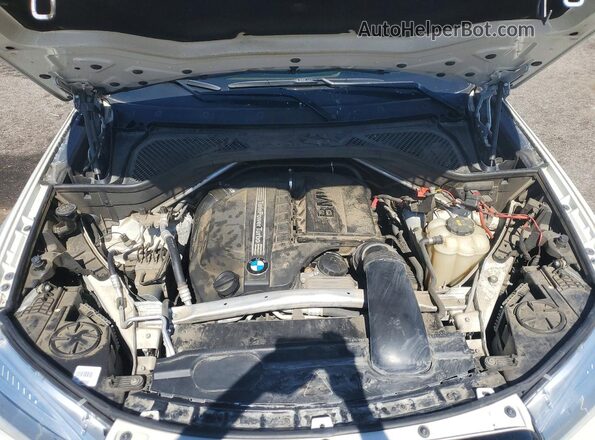 5UXKU2C52G0N80344 2016 BMW X6 White Вид задньої частини салону