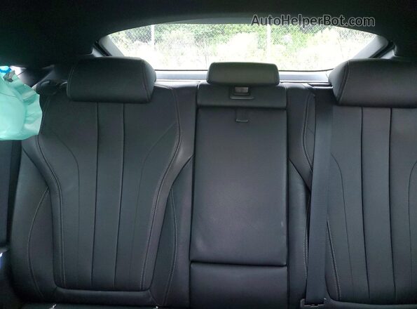 5UXKU6C57KLP60627 2019 BMW X6 Black Widok tylnych siedzeń
