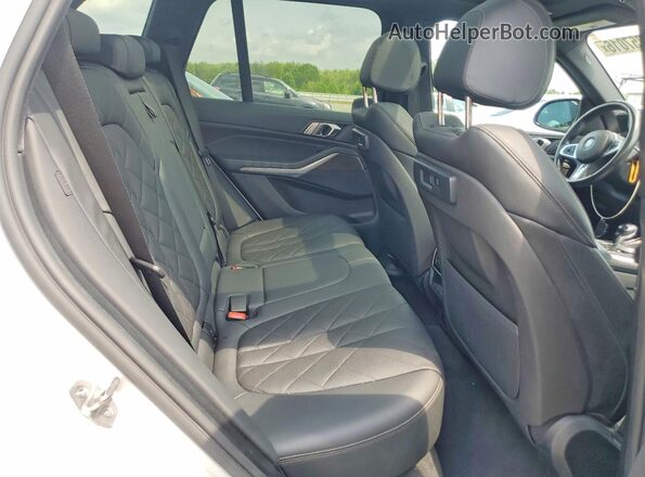 5UXTA6C00P9N45984 2023 BMW X5 White Vista interior trasera