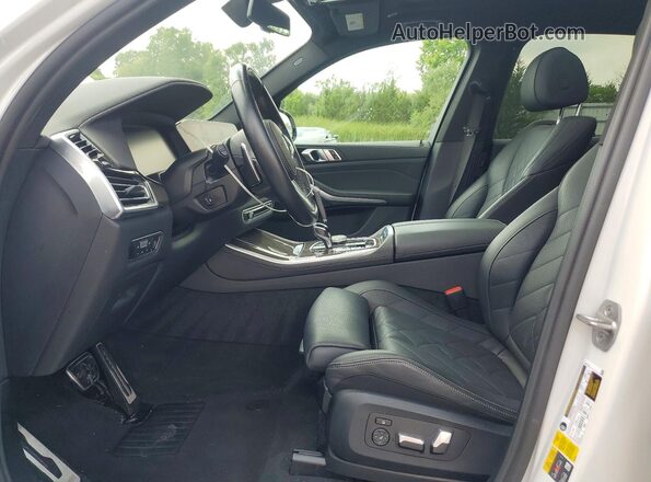 5UXTA6C00P9N45984 2023 BMW X5 White Vista interior delantera
