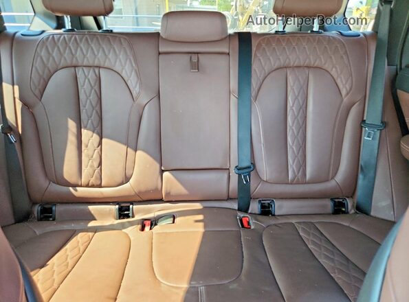 5UXTA6C05M9D83994 2021 BMW X5 Blue Widok tylnych siedzeń