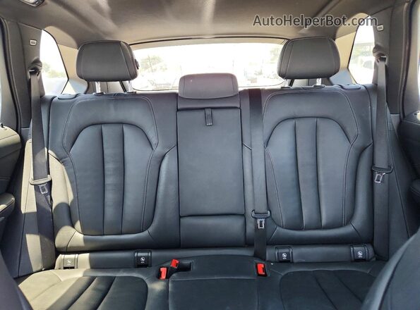 5UXTA6C05M9E28447 2021 BMW X5 Black Widok tylnych siedzeń