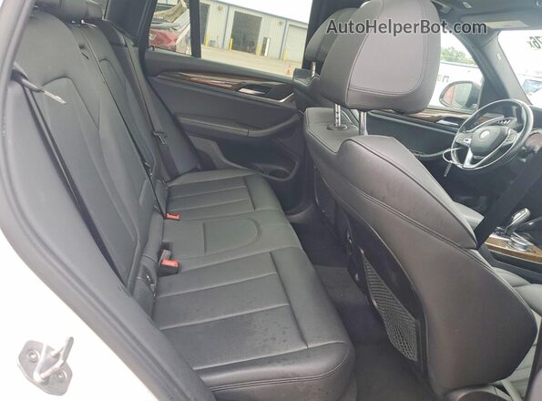 5UXTR7C50KLR43816 2019 BMW X3 White Vista interior trasera