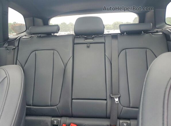 5UXTR7C50KLR43816 2019 BMW X3 White Vista de los asientos traseros