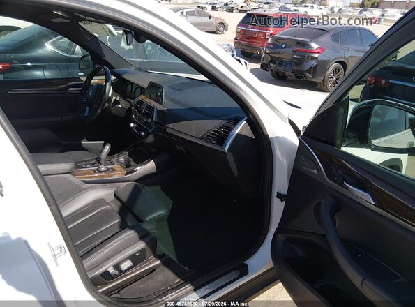 5UXTR7C51KLE98084 2019 BMW X3 Белый Вид салона спереди
