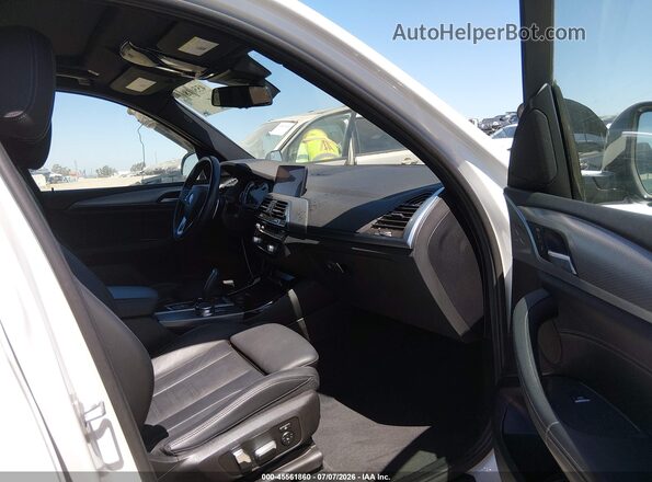 5UXTR7C51KLF31083 2019 BMW X3 White Widok wnętrza z przodu