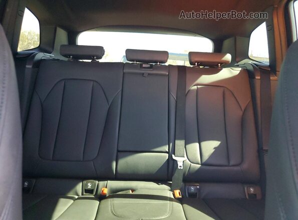 5UXTR7C51KLF32489 2019 BMW X3 White Вид задніх сидінь