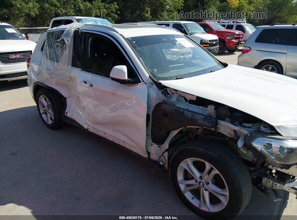 5UXTR7C54KLF25018 2019 BMW X3 White Vista interior trasera