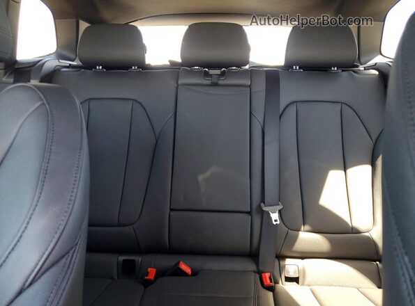 5UXTR7C54KLR50090 2019 BMW X3 Black უკანა სავარძლების ხედი