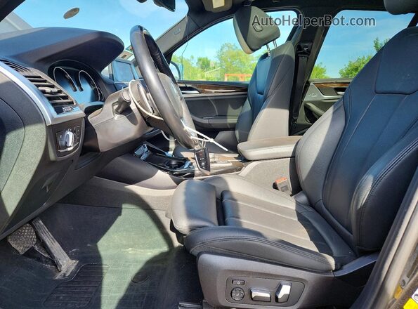 5UXTR7C55KLF34245 2019 BMW X3 Черный Вид салона спереди