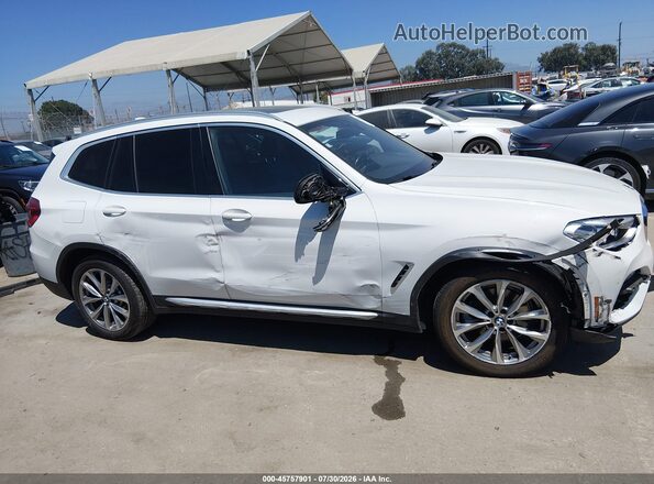 5UXTR7C57KLF34926 2019 BMW X3 White Widok wnętrza z tyłu