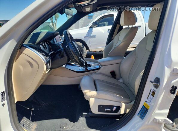 5UXTR7C57KLR45630 2019 BMW X3 White Vista interior delantera