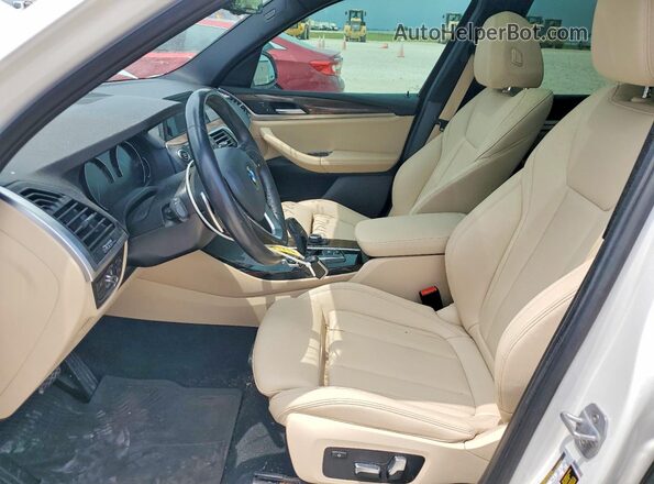 5UXTR7C58KLF32067 2019 BMW X3 White Vista interior delantera