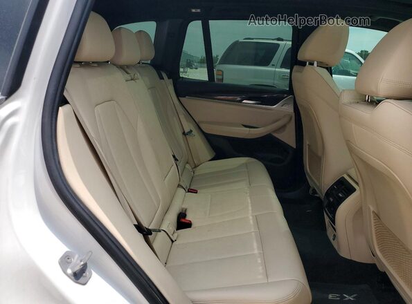 5UXTR7C58KLF32067 2019 BMW X3 White Vista interior trasera