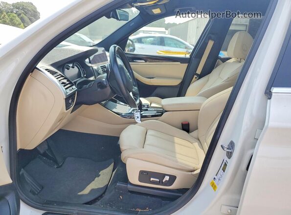5UXTR7C59KLE93697 2019 BMW X3 Белый Вид салона спереди